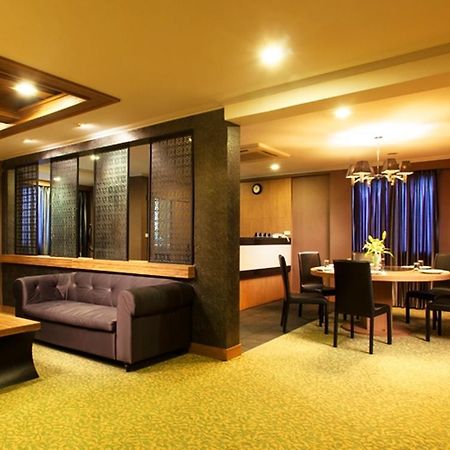 Q Hotel Бангкок Экстерьер фото