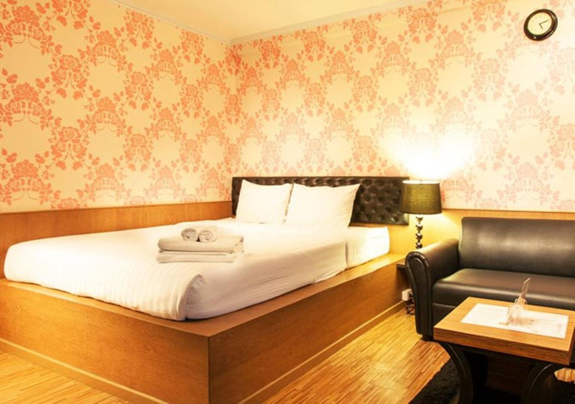 Q Hotel Бангкок Экстерьер фото