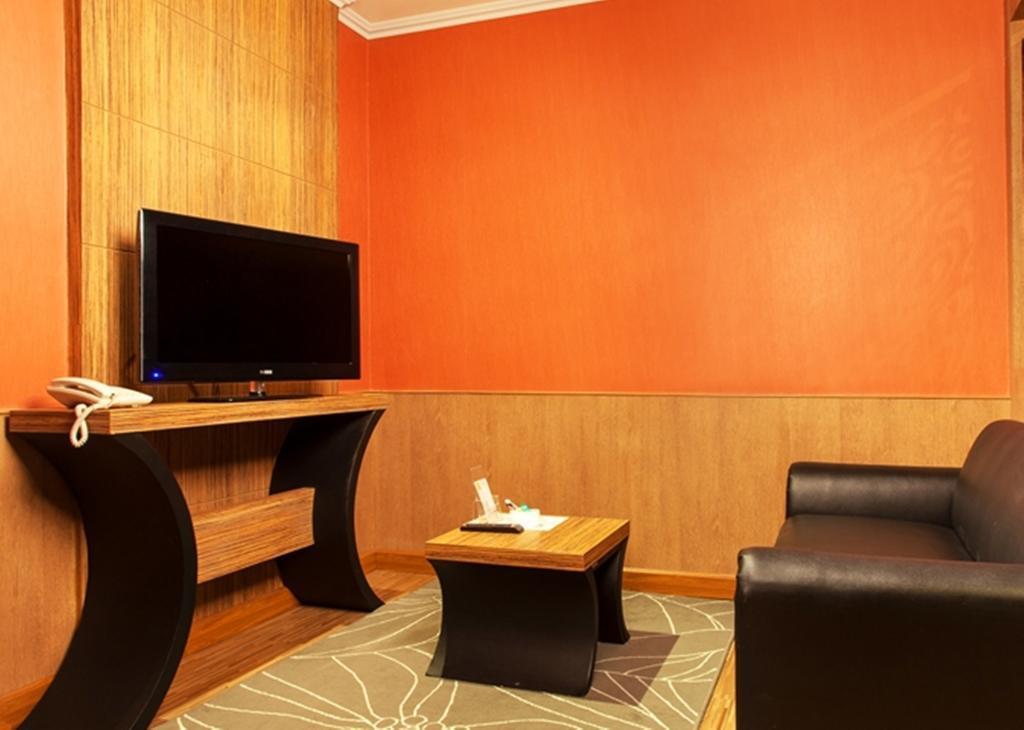 Q Hotel Бангкок Экстерьер фото