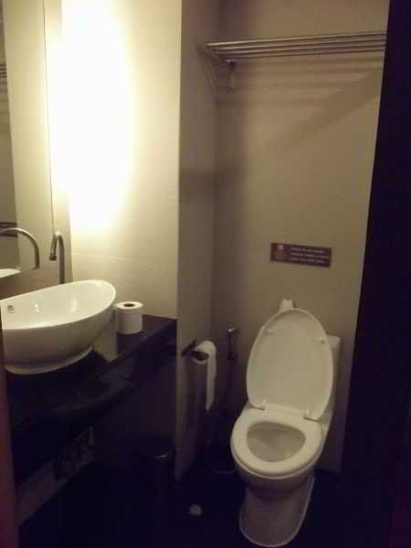 Q Hotel Бангкок Экстерьер фото