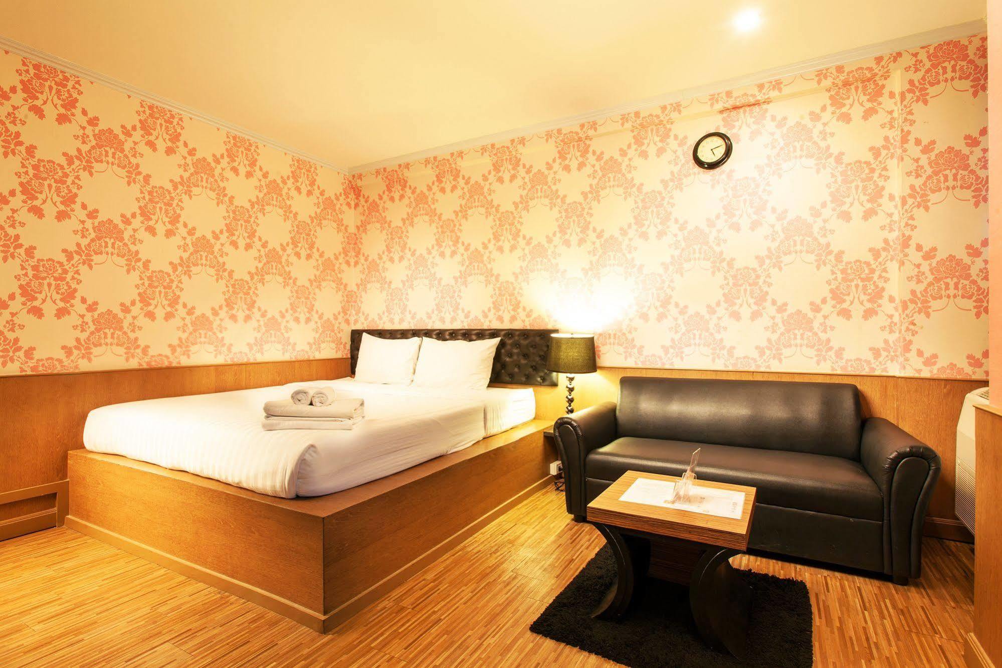 Q Hotel Бангкок Экстерьер фото