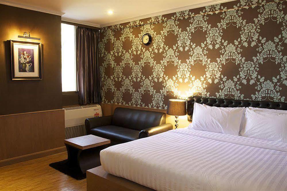 Q Hotel Бангкок Экстерьер фото